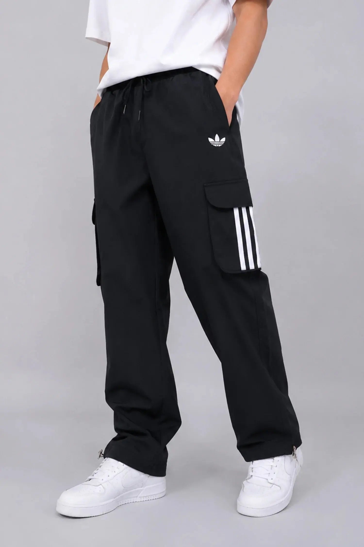 Mid-Rise Pocket Side Stripe Loose Bottom Trouser WEARO